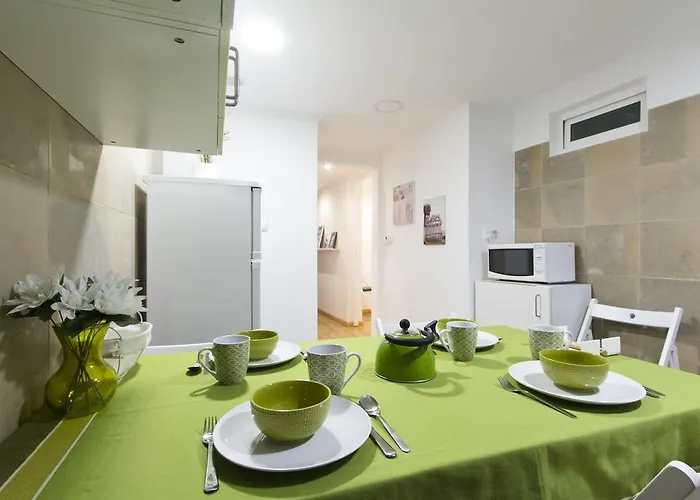 Bairro Alto - Bica 1 *