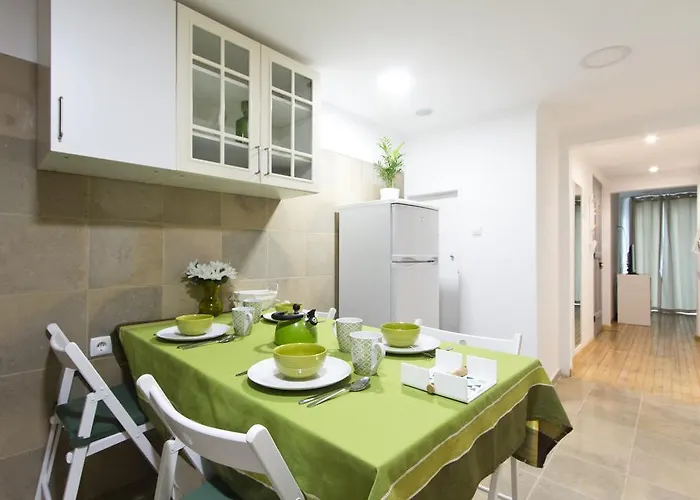 Bairro Alto - Bica 1 *